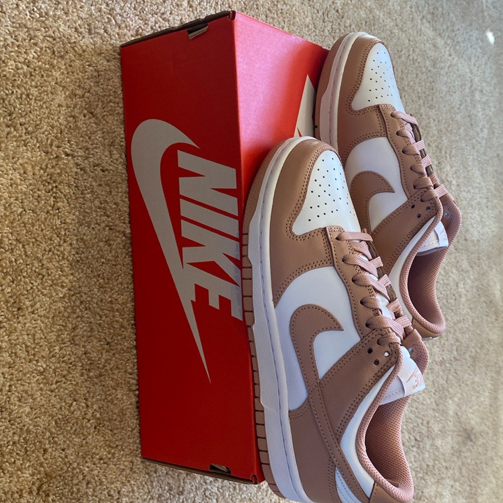 NWT WOMEN'S NIKE DUNK LOW RETRO CASUAL SHOES Size 8